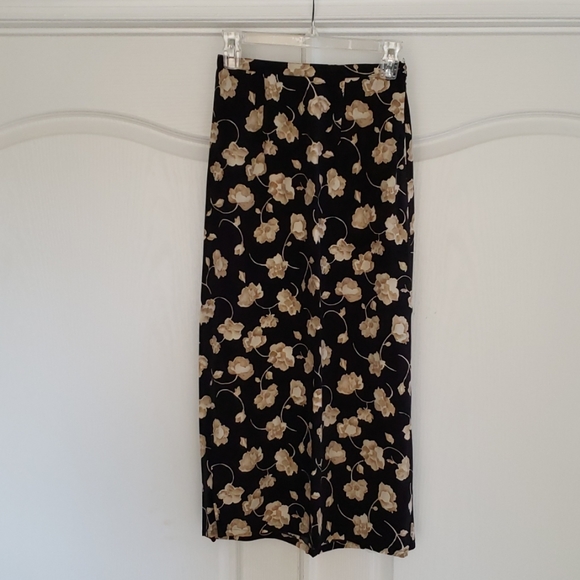 Blouse & Skirt - Picture 4 of 5